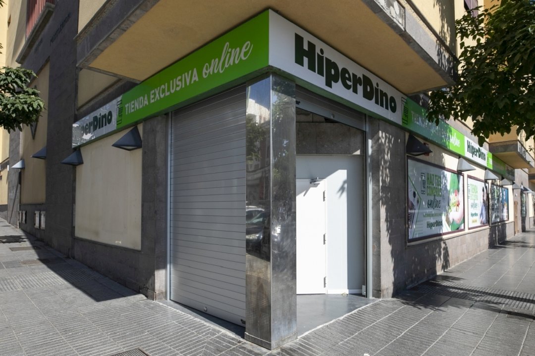 Fachada de uno de los dos centros preparadores exclusivos de compra online de HiperDino.