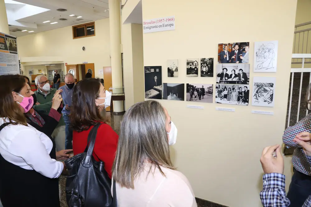 Un momento de la inauguración, este lunes, de la muestra dedicada a Leandro Perdomo