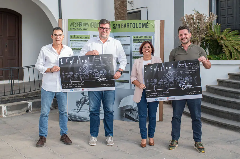 Presentación del Festival Teguey, frente al Teatro de San Bartolomé