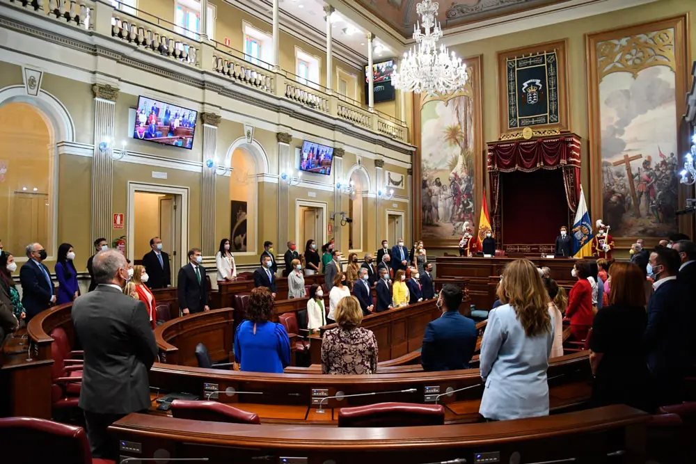 Acto institucional en el Parlamento de Canarias