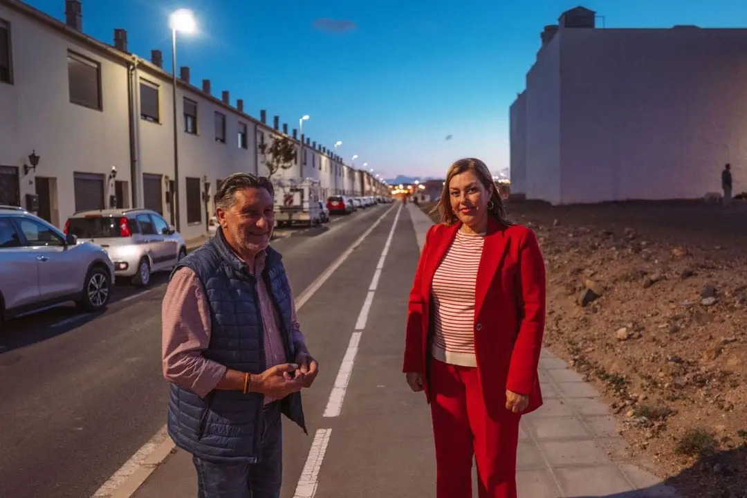 Alcaldesa y concejal en las obras