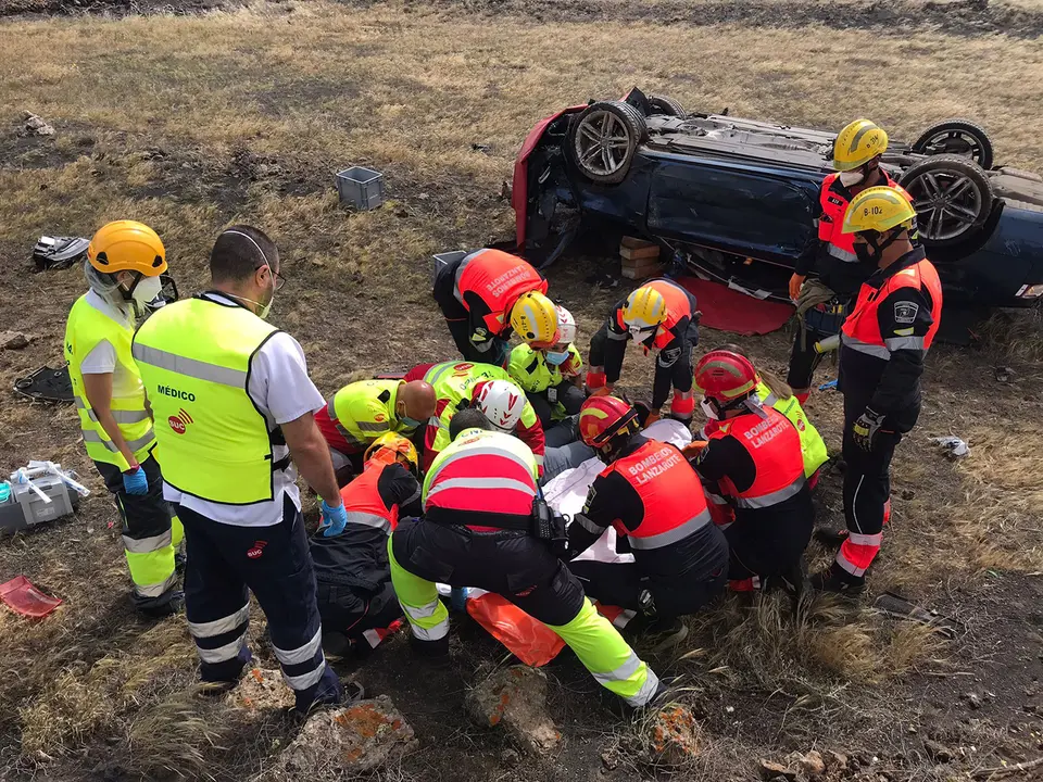 Momento en el que Emergencias asiste al herido