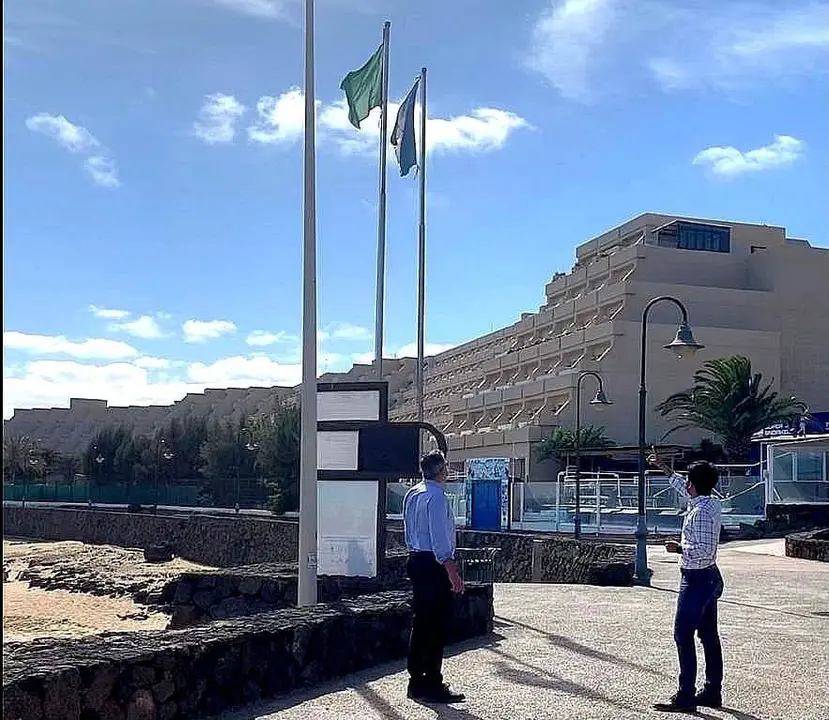 PP y PSOE acusan a Oswaldo Betancort de que Jablillo no tenga Bandera Azul