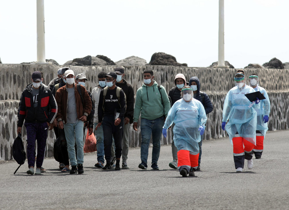 Inmigrantes llegados en patera. (FOTO: Archivo/José Luis Carrasco)