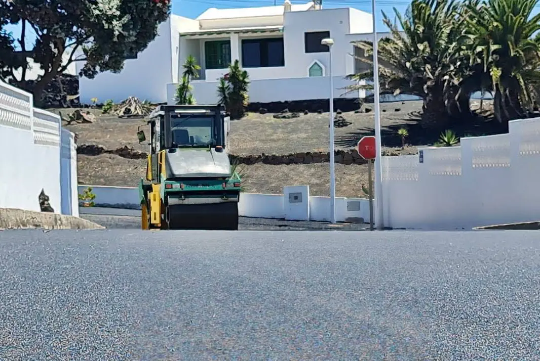 Obras de asfalto en San Bartolomé