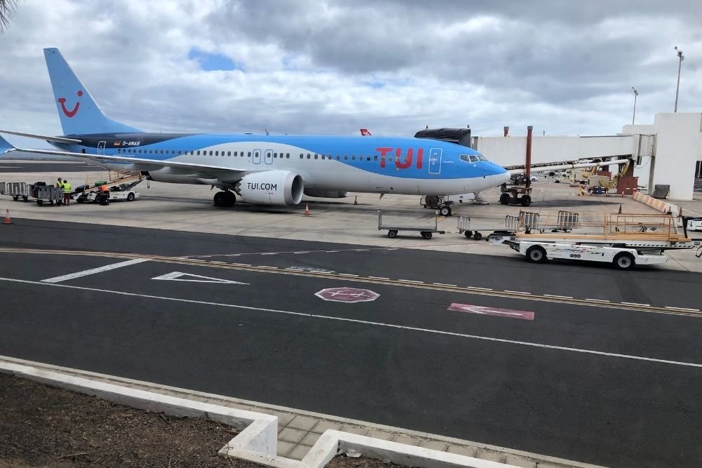 Avión de TUI en el aeropuerto César Manrique-Lanzarote