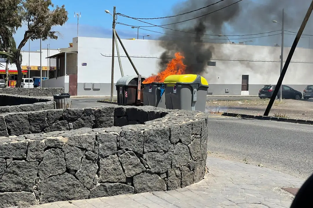 Incendio contenedor en Arrecife