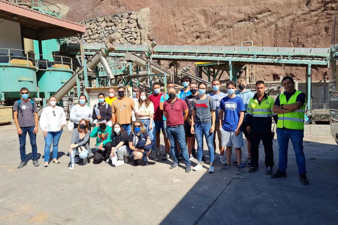 Alumnos en el Complejo Medioambiental de Zonzamas