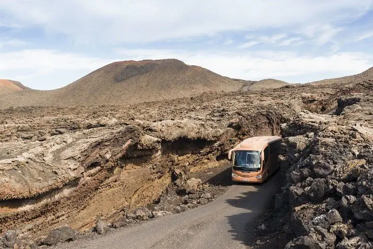 Guagua para la ruta de Los Volcanes