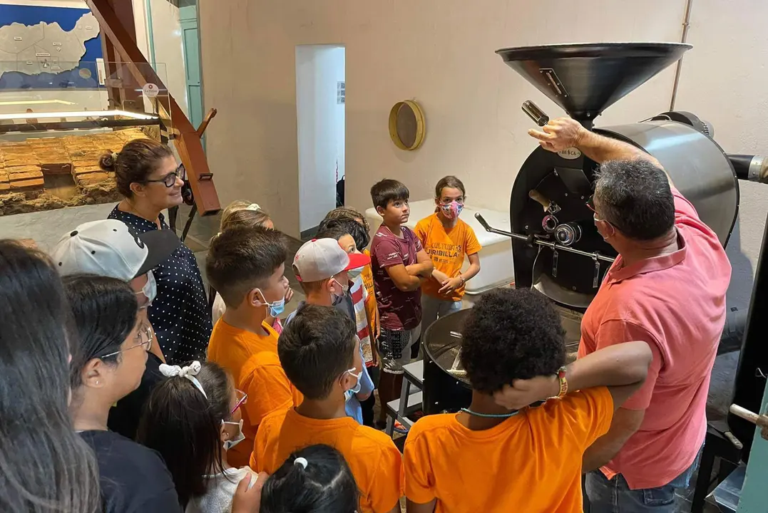 Taller de gofio con niños en Tías