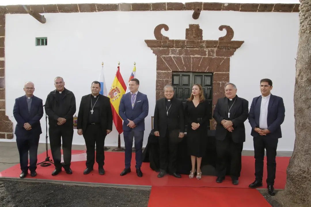 Autoridades políticas y religiosas presentes el 7 de julio