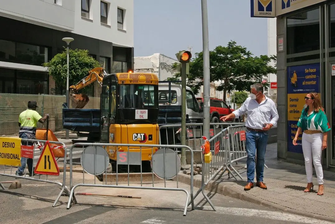 Visita de la presidenta y el consejero del Cabildo a las obras de los semáforos de Arrecife