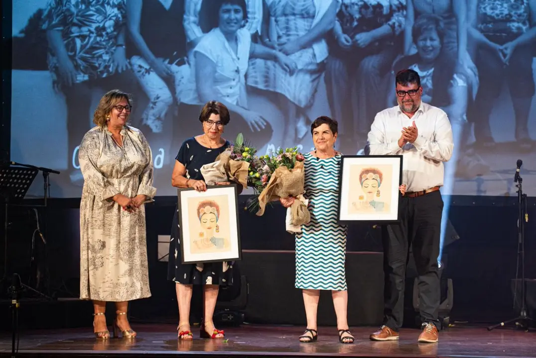 Homenajeadas por sus labores como artesanas de calado y ganchillo