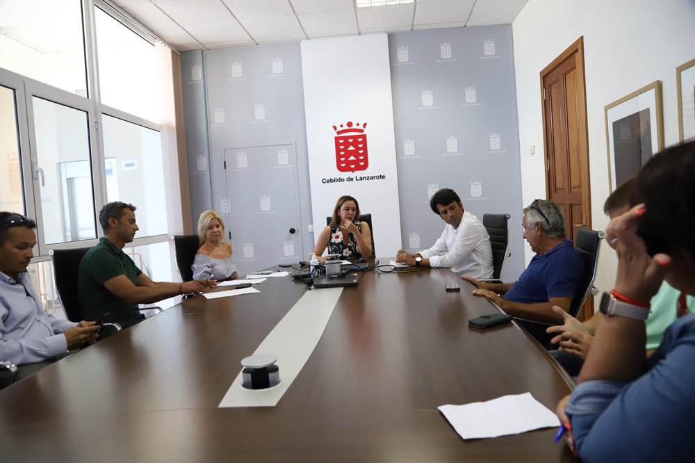 <p>Reunión en el Cabildo con&nbsp;representantes de la Cooperativa de Transportistas de Lanzarote</p>

<p>&nbsp;</p>
