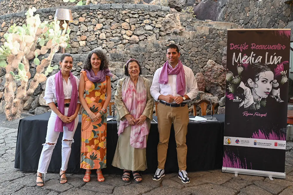 Presentación del pase de modelos en el Jardín de Cactus