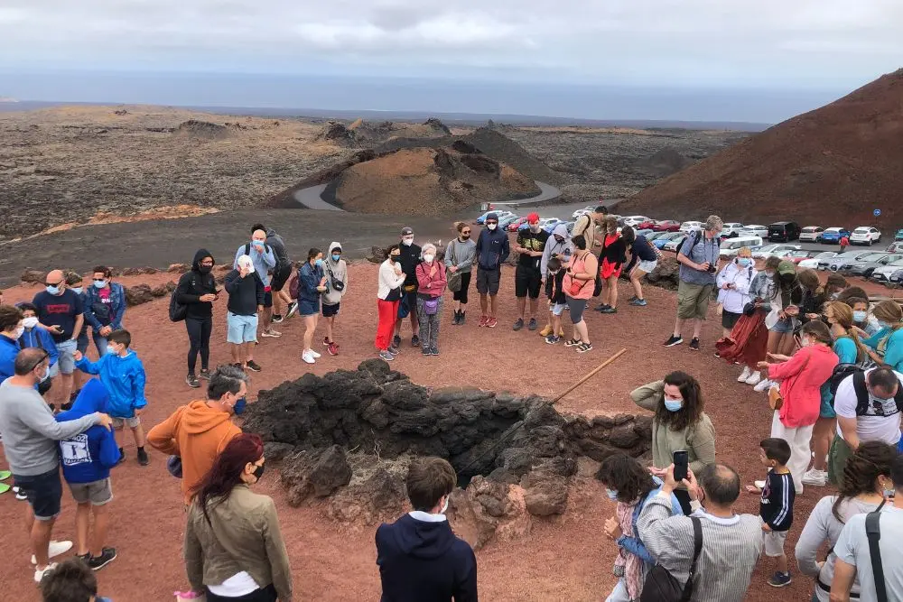 Turistas en las Montañas del Fuego