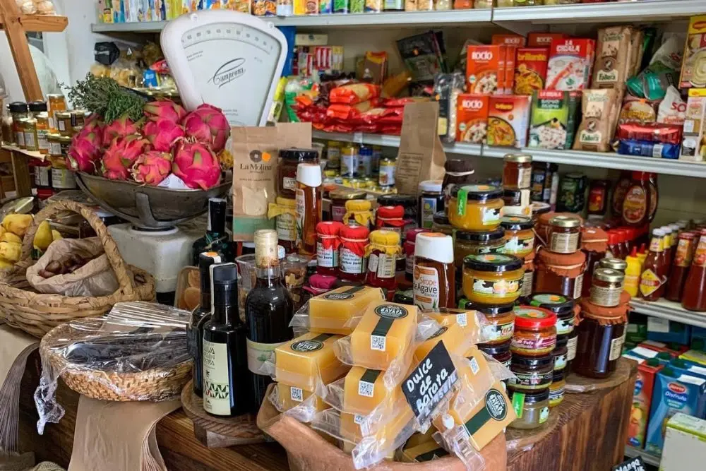 Tienda de Lourdes en el pueblo de Soo