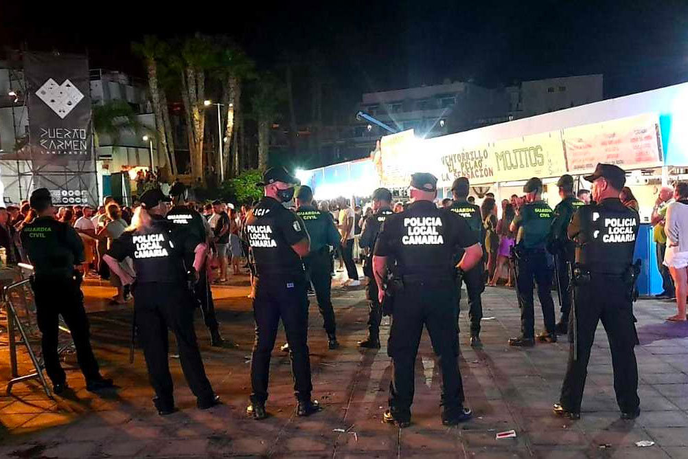 Agentes de seguridad en las fiestas de Puerto del Carmen