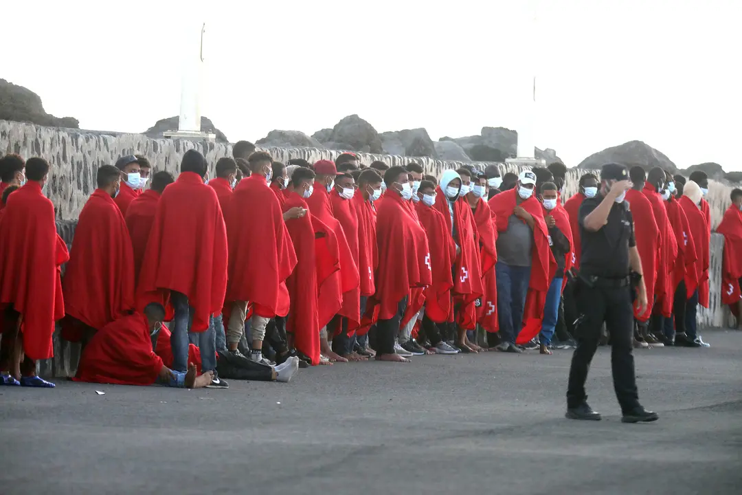 Personas migrantes llegadas a la isla (FOTO: José Luis Carrasco)