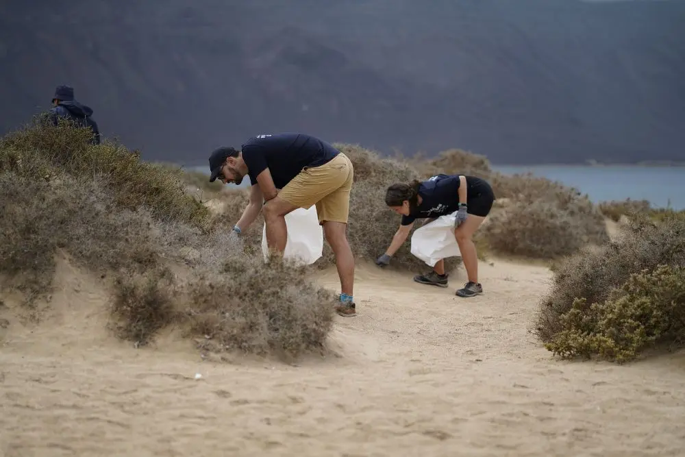 Recogida de basura en la isla de La Graciosa