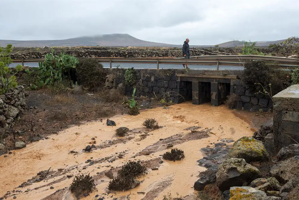 Efectos de la tormental tropical en Lanzarote (Efe)