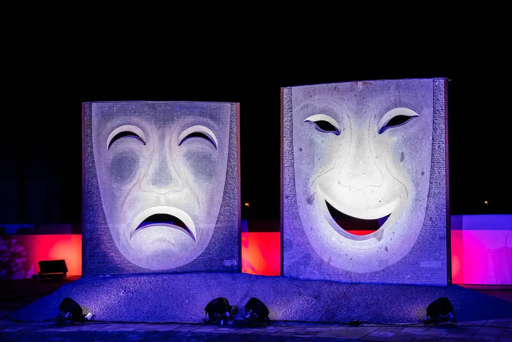 Inauguración de la escultura a la comedia en San Bartolomé