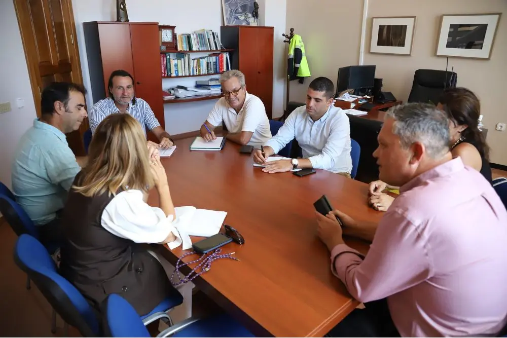 Reunión para regular el tráfico de acceso a la Cueva de los Verdes