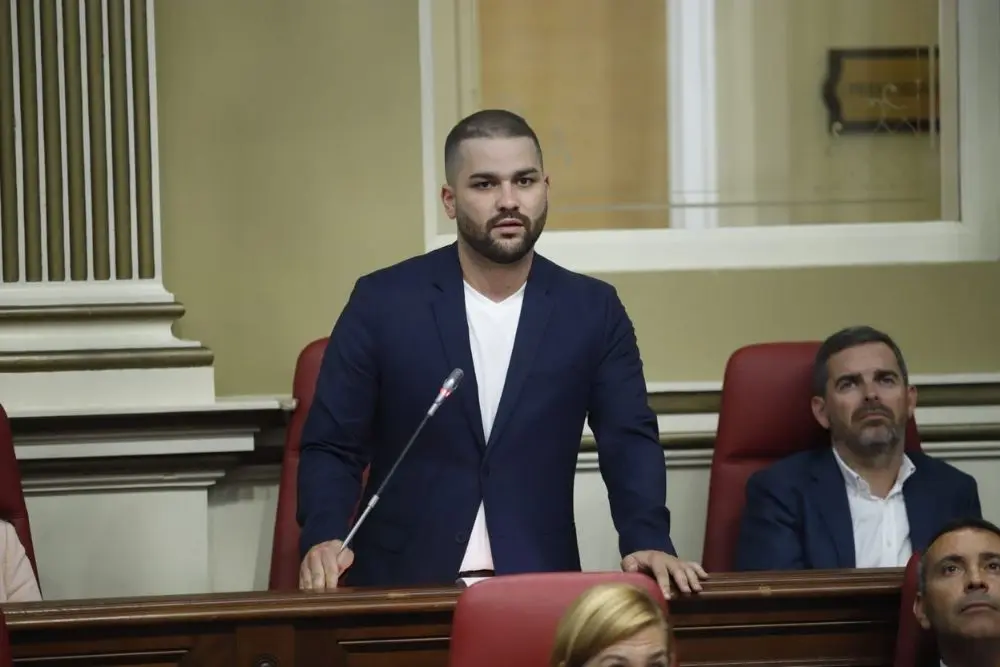 Jesús Machín en el Parlamento de Canarias