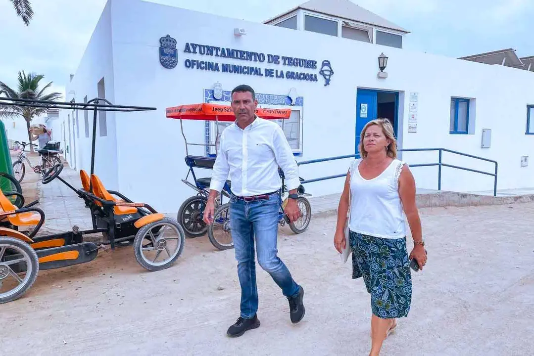 Oswaldo Betancort y Alicia Páez en La Graciosa