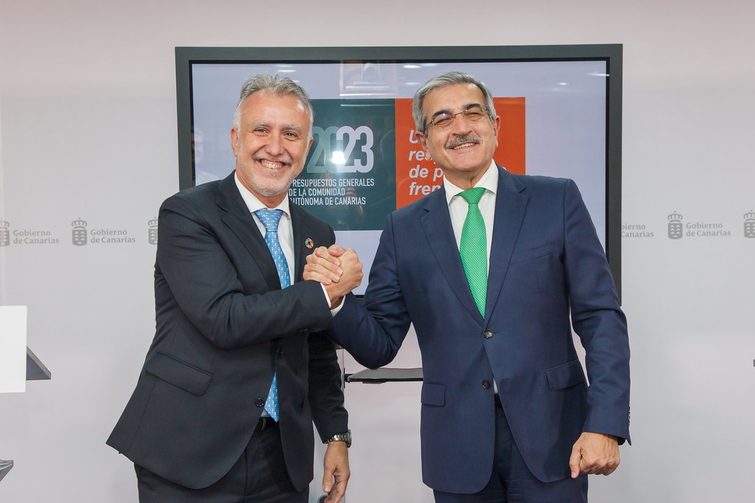 El presidente de Canarias, Ángel Víctor Torres y el vicepresidente y consejero de Hacienda, Román Rodríguez