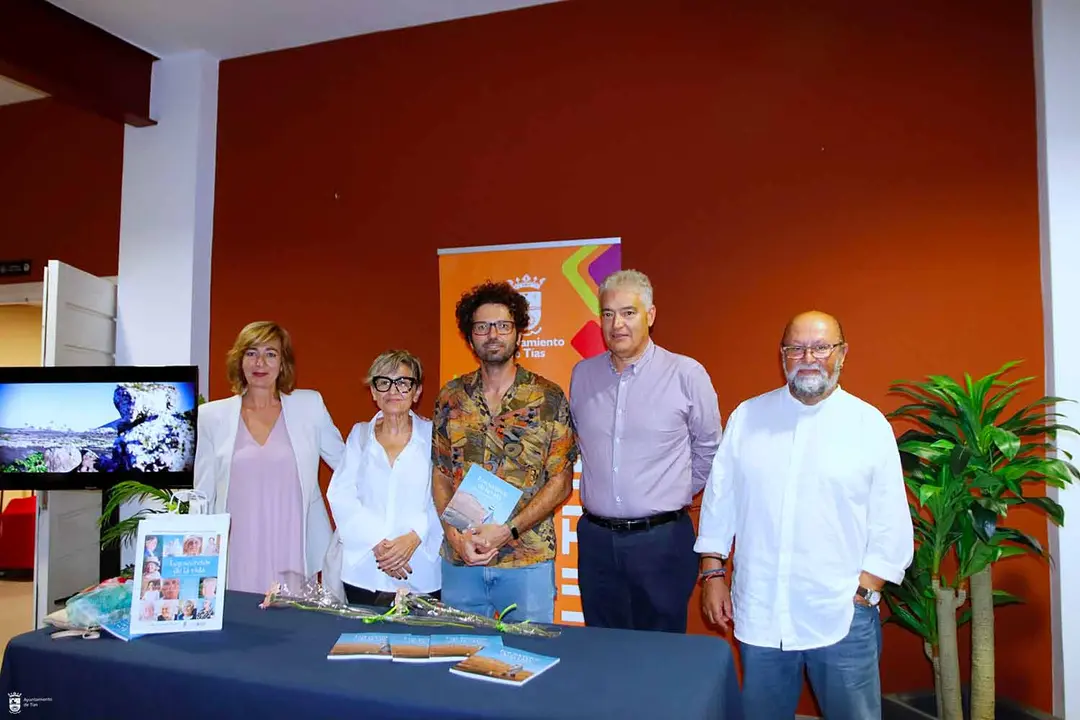 <p>Presentación del libro Los secretos de la vida, en Tías</p>