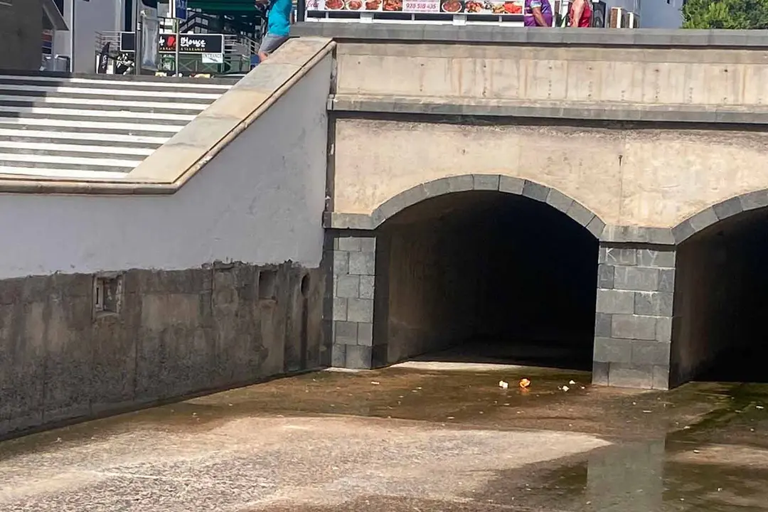 Vertidos en Playa Blanca 