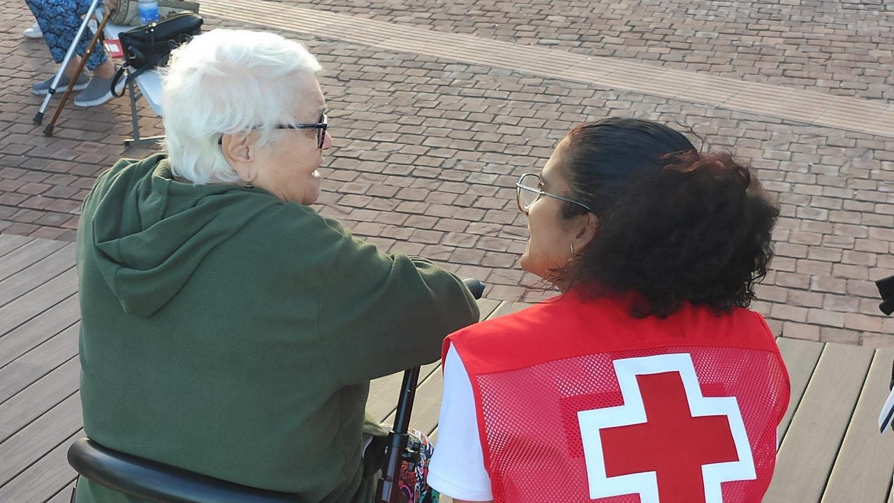 Cruz Roja acompaña a las personas dependientes