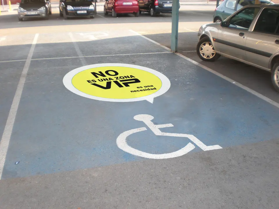 Plaza de aparcamiento para personas con movilidad reducida