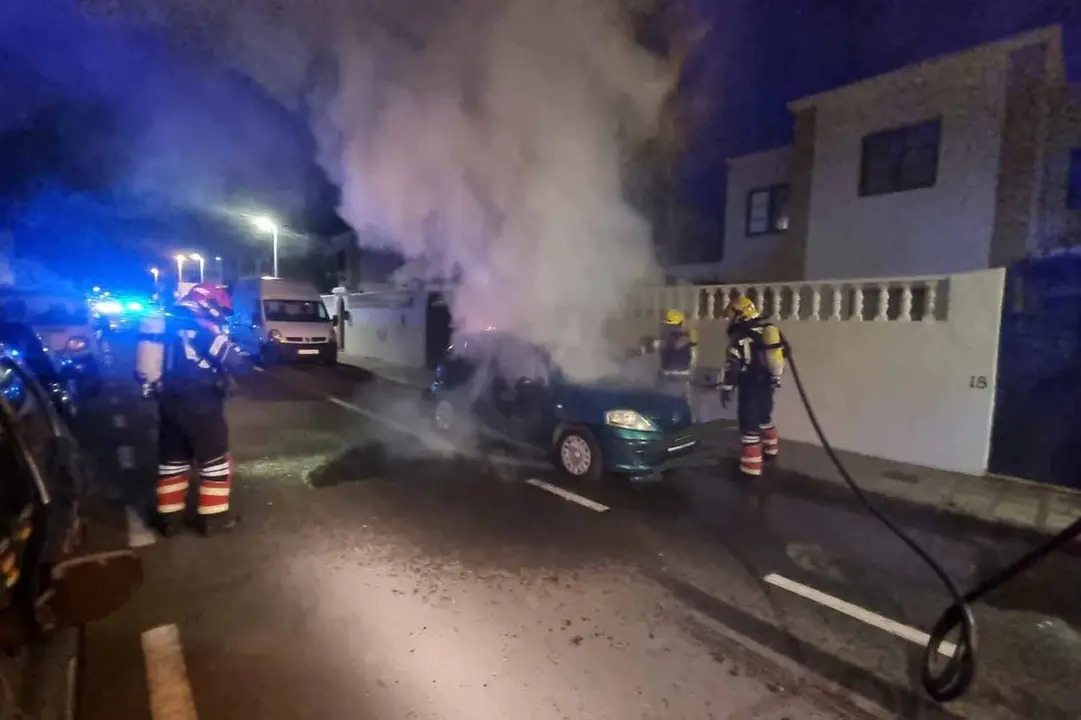 Coche incendiado