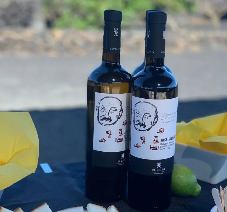 Vino de El Grifo en homenaje a José Hierro