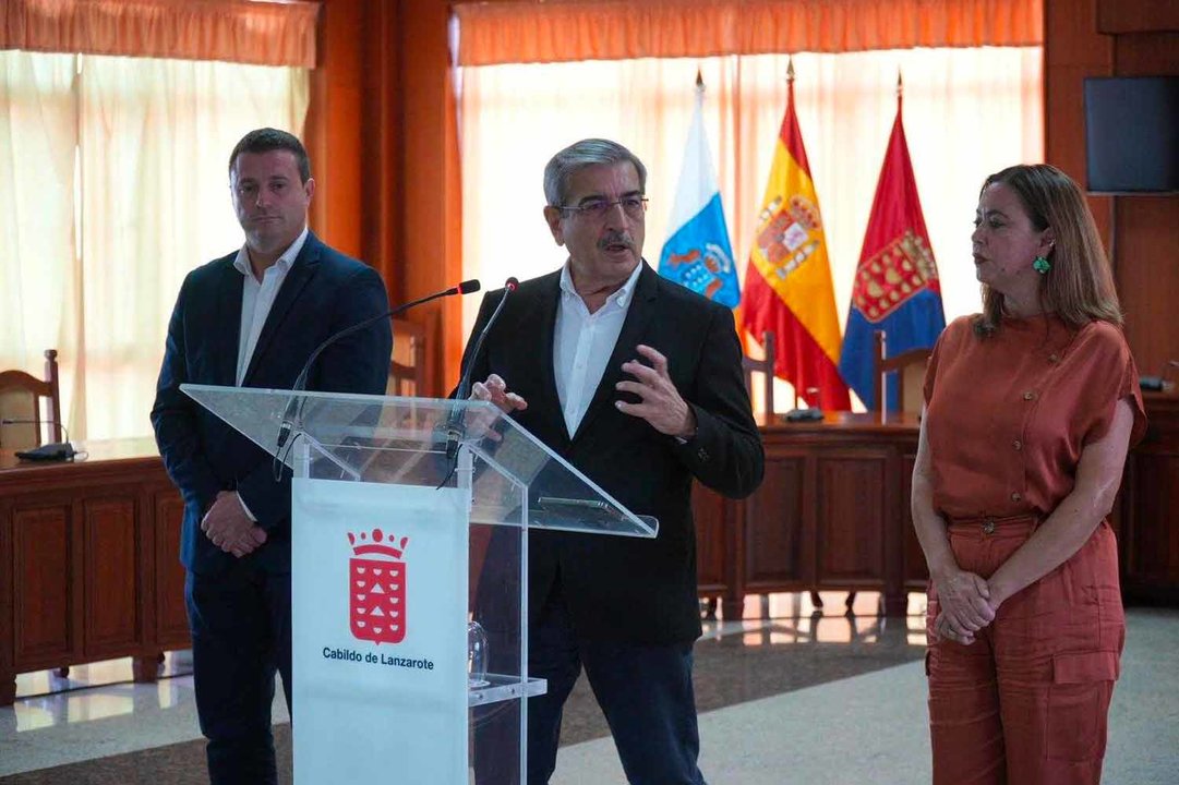 Reunión María Dolores Corujo, Óscar Noda y Román Rodríguez