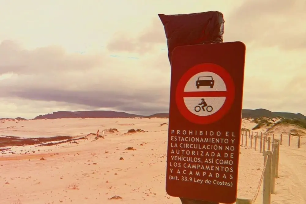 Accesos a la playa de Lambra en La Graciosa