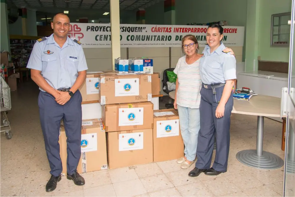 Entrega de alimentos a Cáritas