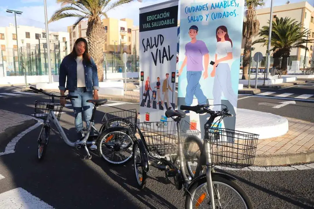 Consejera con los nuevos triciclos 