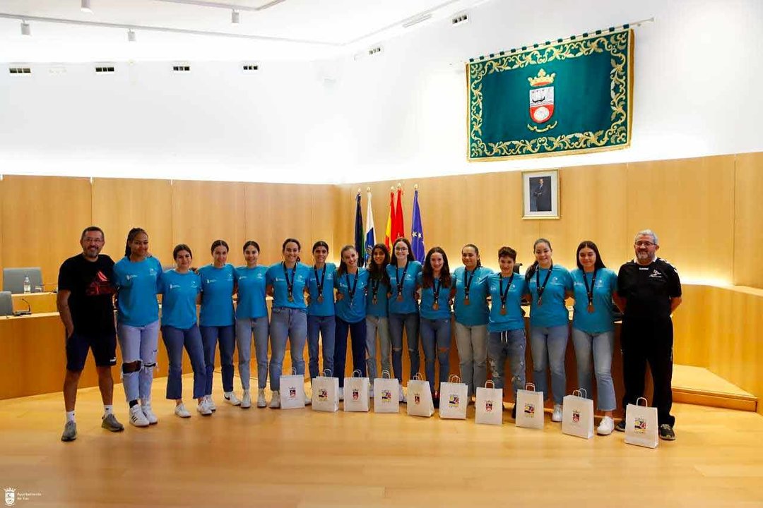 Reconocimiento a 13 jugadoras del CB Lanzarote Puerto del Carmen
