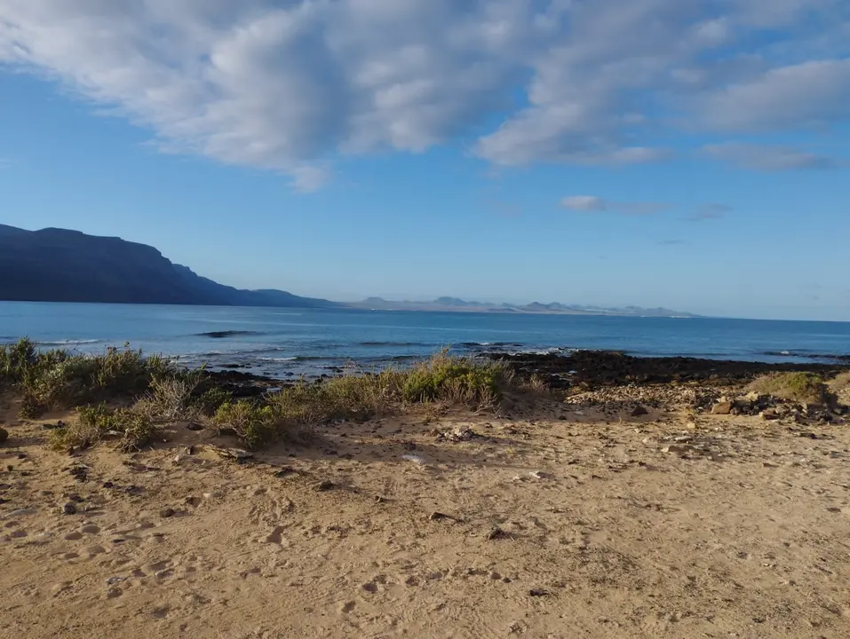 Vista de Famara desde La Graciosa.