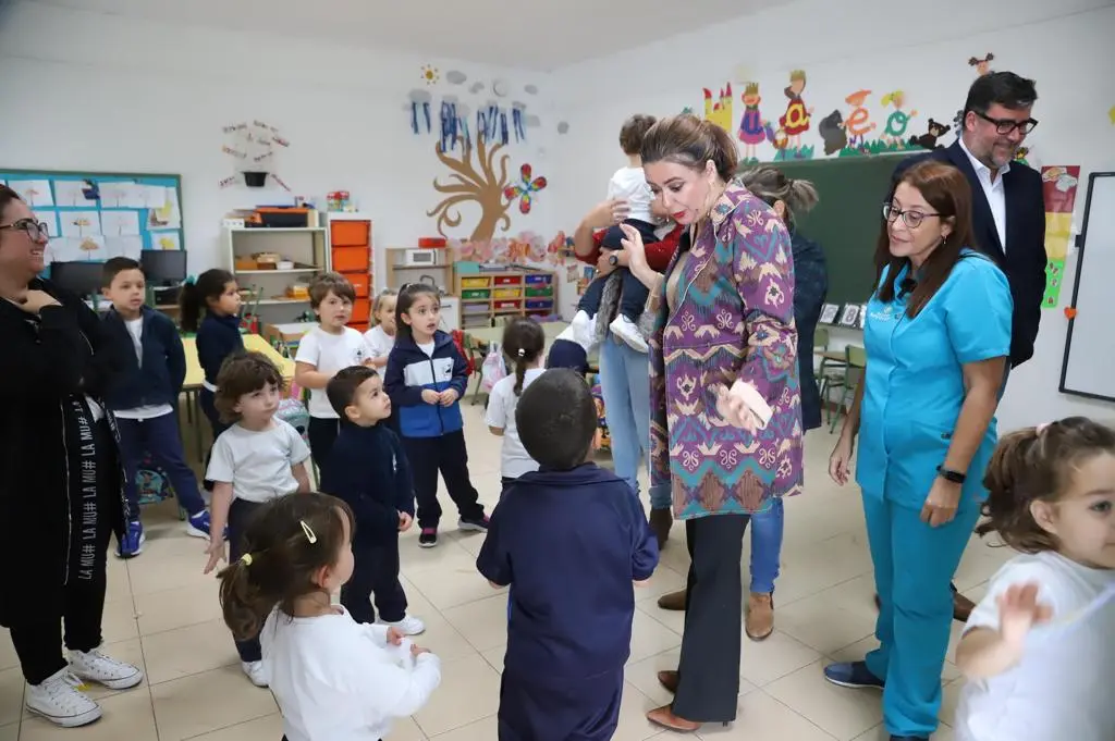 La presidenta del Cabildo en el CEIP Güime