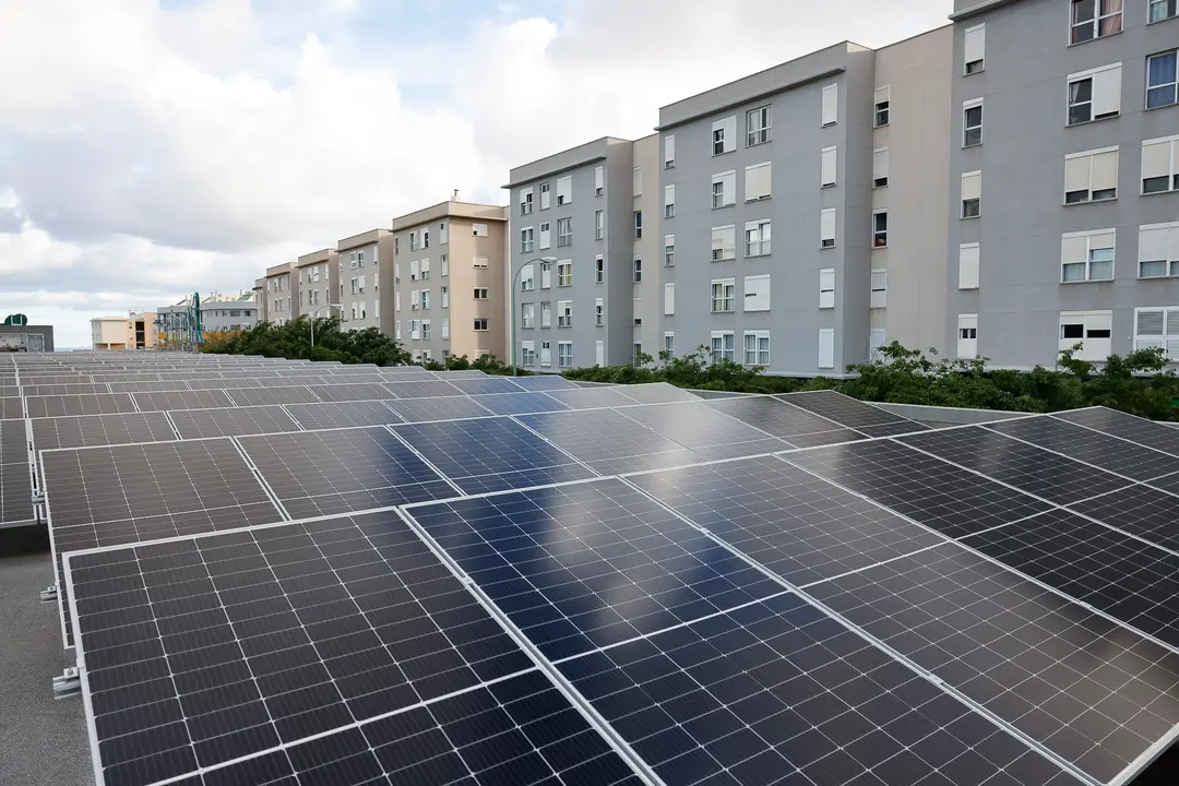 Instalación fotovoltaica ubicada en la tienda HiperDino de Siete Palmas (Gran Canaria)