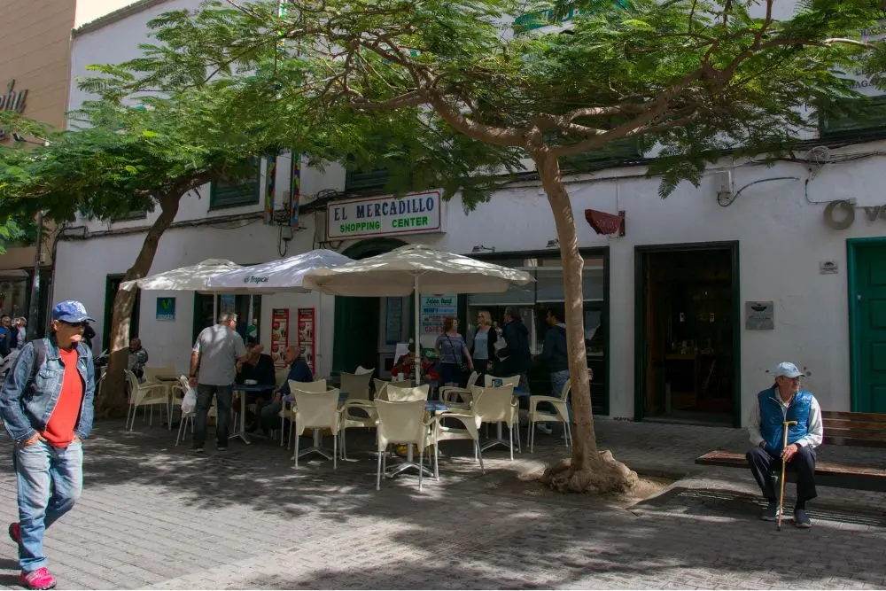 Edificiio de El Mercadillo en la Calle Real