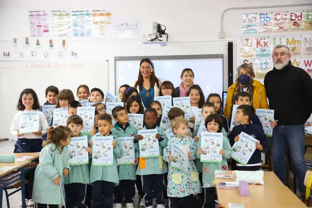  Libro de cuentos escritos e ilustrados por escolares de la isla