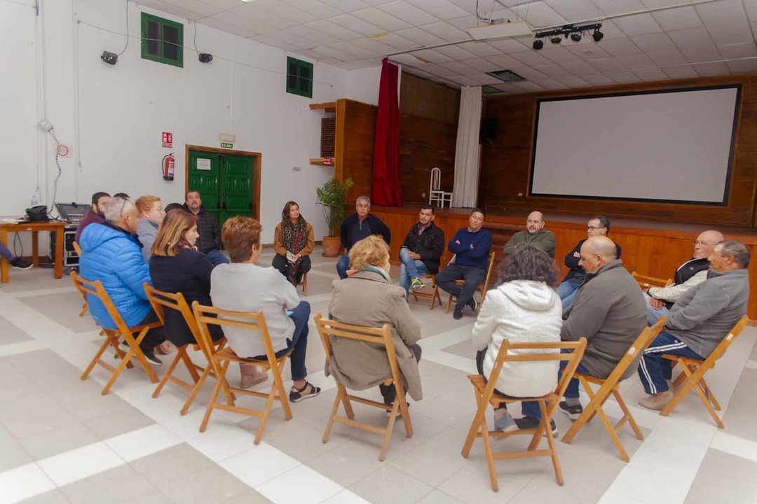 Reunión vecinos y Ayuntamiento de Teguise