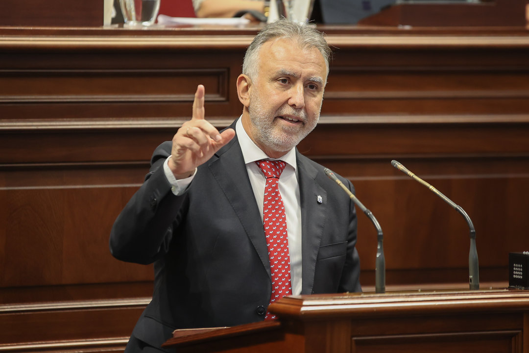 Ángel Víctor Torres en el Parlamento