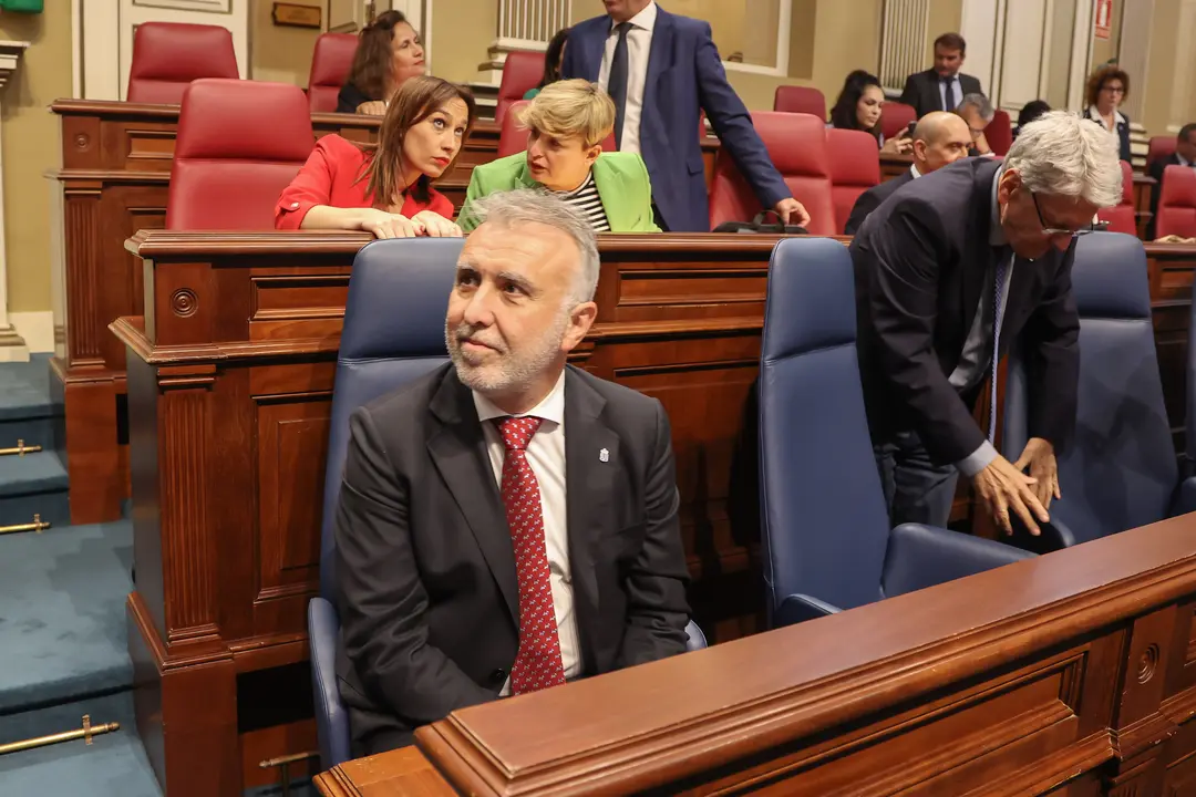 Ángel Víctor Torres en el Parlamento