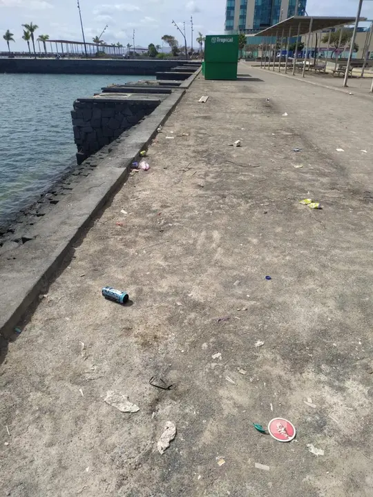 Basura en el Parque Islas Canarias